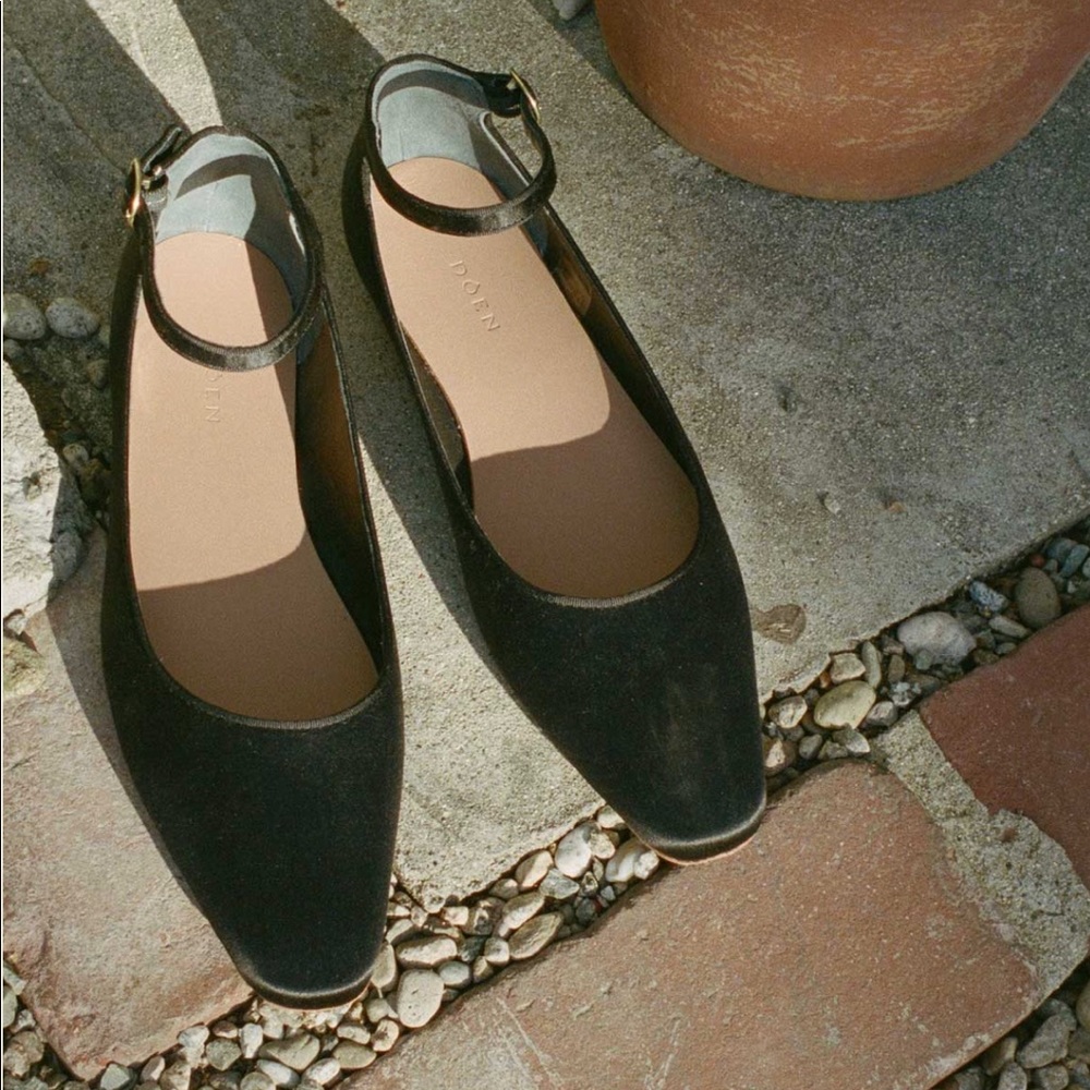Doen Elledmere Black Satin Flat - never been worn!